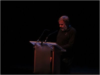 нажимать рычаг